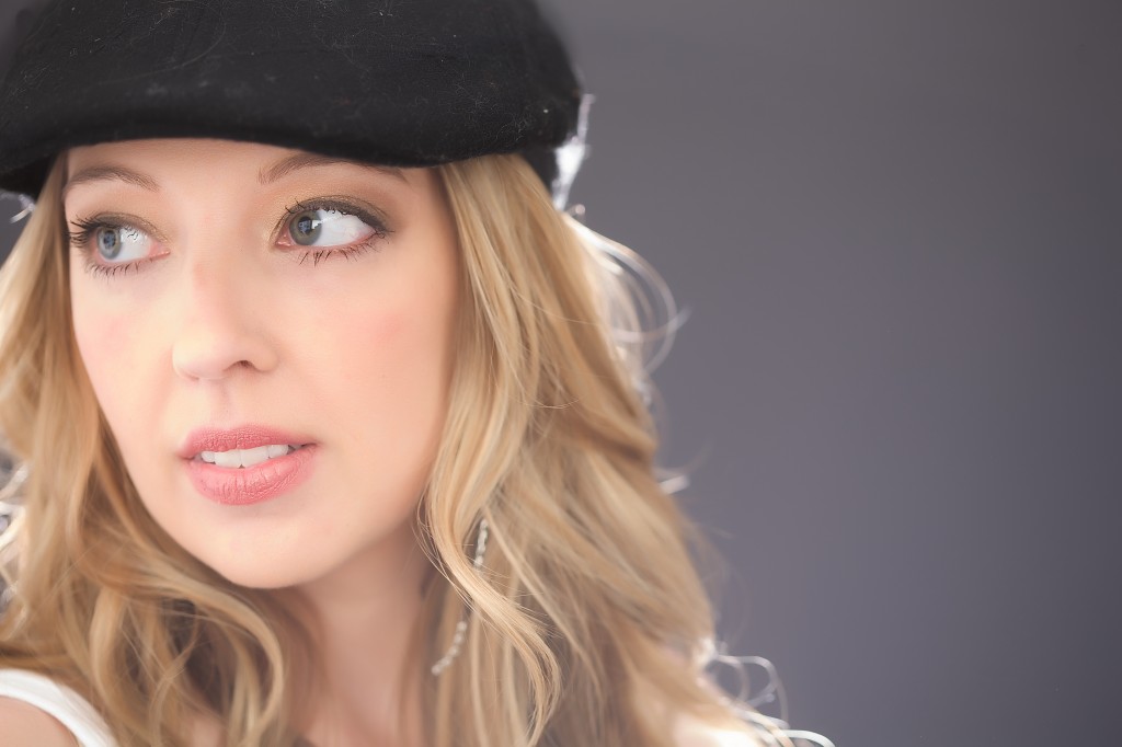 A Few Words with Victoria Smith about Music, Social Media and More